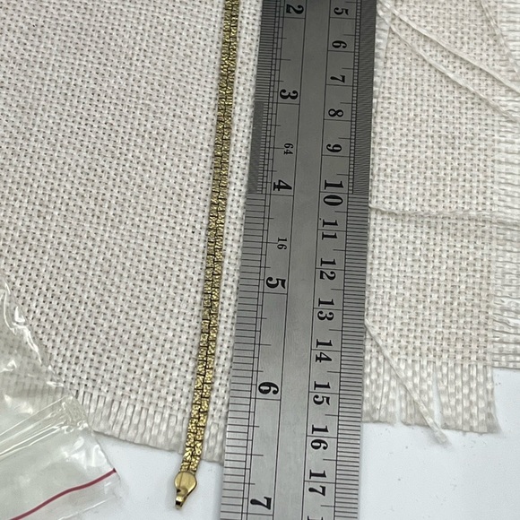Vintage Gold-Tone Bracelet – 7” Length, 4.6g – Classic & Elegant - Picture 13 of 14